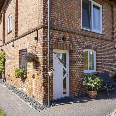 Zur Steinbaeck * Wahrstorf (Nordwestmecklenburg)